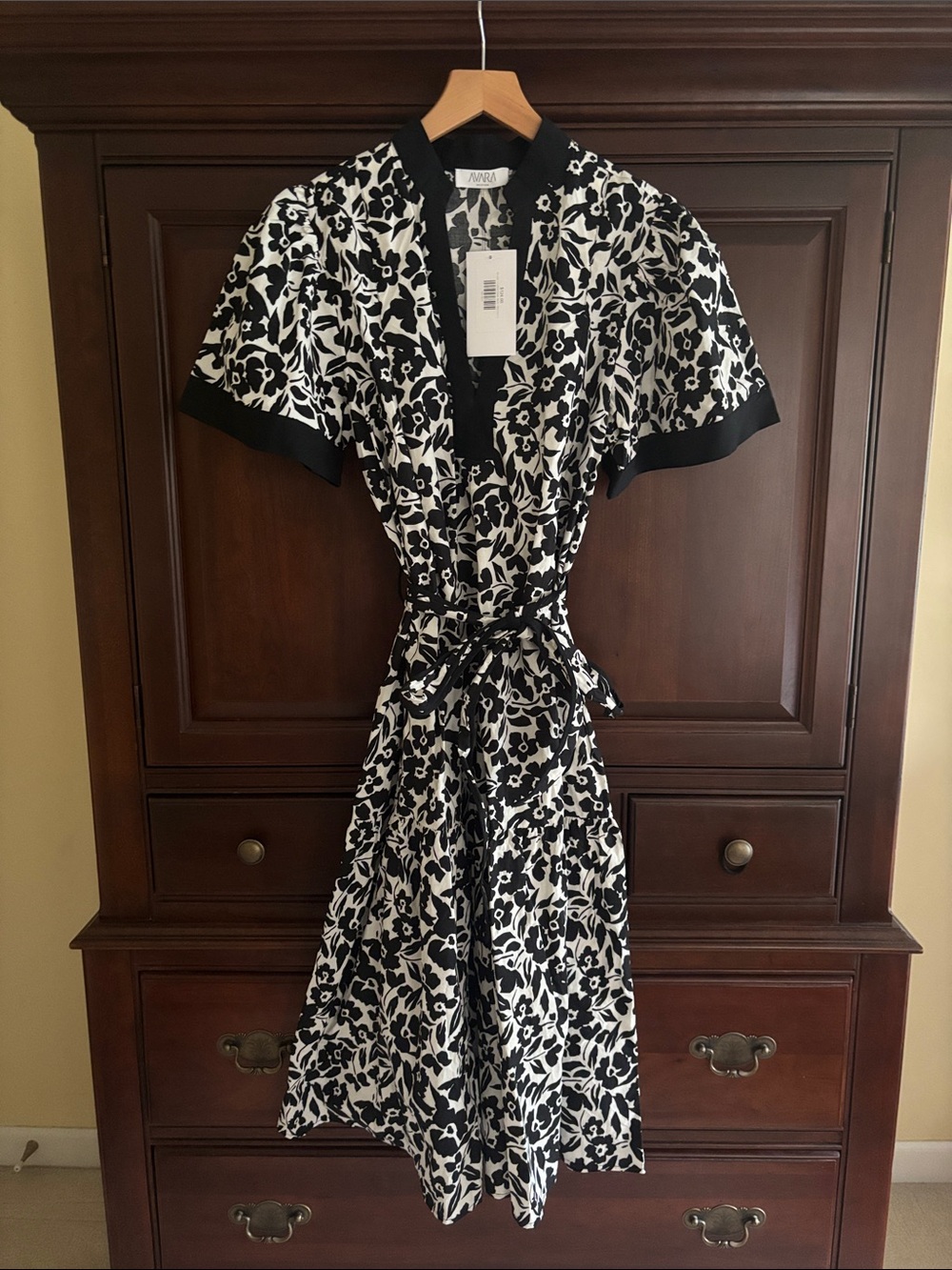Avara Medium black and white floral midi dress with tie waist. NWT